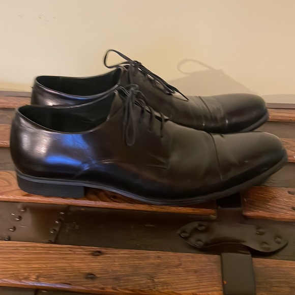 Kenneth Cole Leather Dress Shoes - Picture 2 of 3